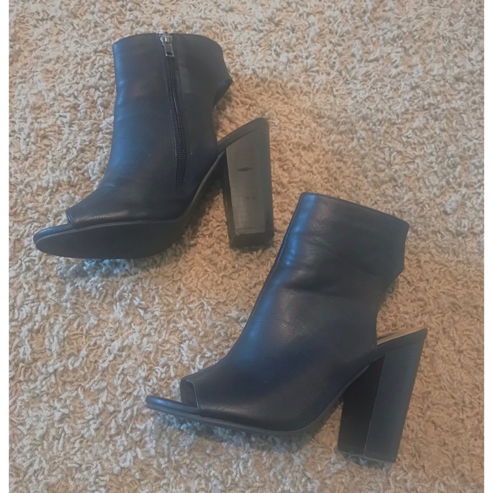 🔥 Black “Leather” Cut-Out Heels